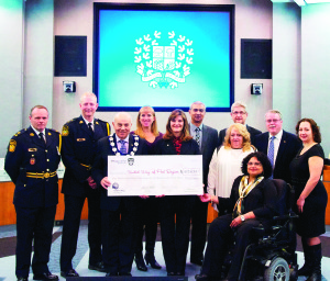Peel Region Chair and CEO Emil Kolb was recently joined by representatives of Peel Regional Police and Regional staff in presenting this cheque to the United Way of Peel Region.
