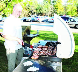 Church hosts Pork Barbecue There were lots of hungry people at Alloa Public School recently for the annual Park Barbecue hosted by Union Presbyterian Church. Bob Rosie was among those hard at work at the grill. Photos by Bill Rea