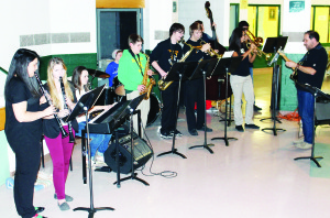 Music was being provided by members of the jazz band Fellowship of Swing, under the direction of Frank Adriano.