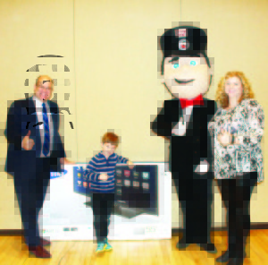 There were a number of draw prizes available last Thursday. Marg Jones was accompanied by her son Jackson 6, as she accepted their 55-inch Samsung TV from Mayor Allan Thompson and the HomeJames mascot.